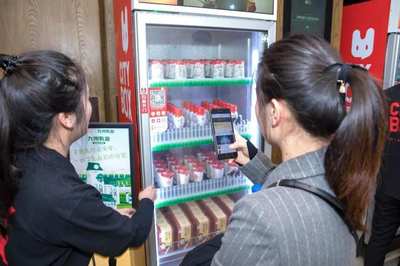 別的活動(dòng)推銷(xiāo)產(chǎn)品,這場(chǎng)峰會(huì)帶來(lái)顛覆酒類(lèi)食品行業(yè)新零售模式